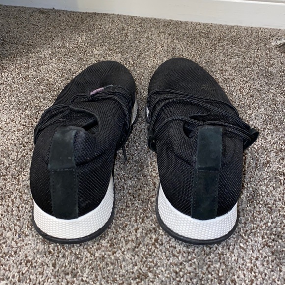 Black and white walking shoes - Picture 3 of 5